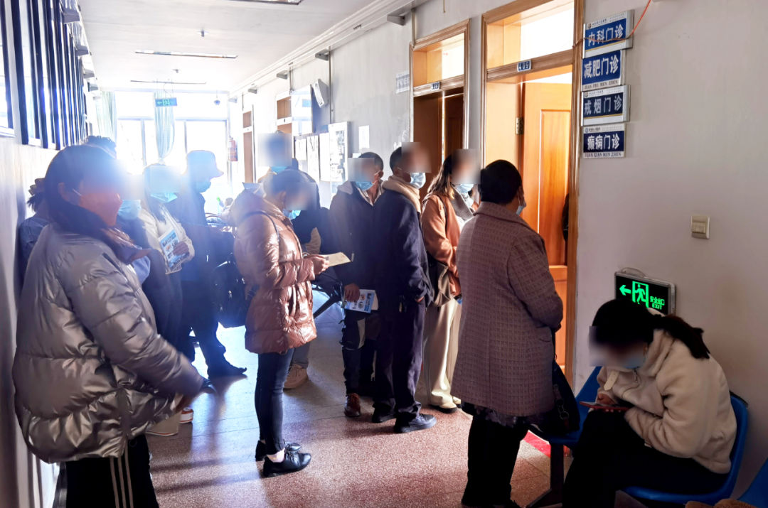 【保山安利醫(yī)院】腫瘤科張穎東主任赴施甸縣人民醫(yī)院開展腫瘤?？谱\、查房